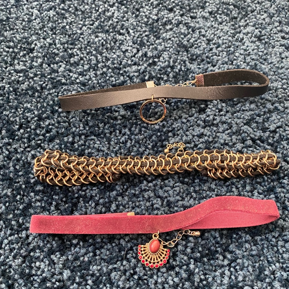 3 chokers for $10